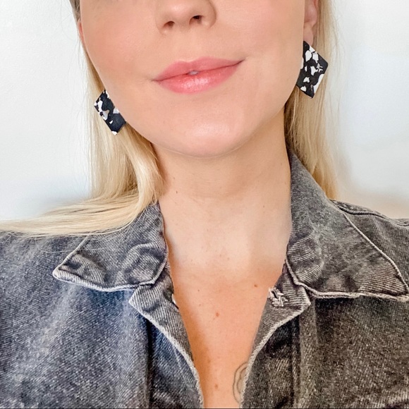 Cracked Cow Print Acrylic Square Earrings - Picture 3 of 6